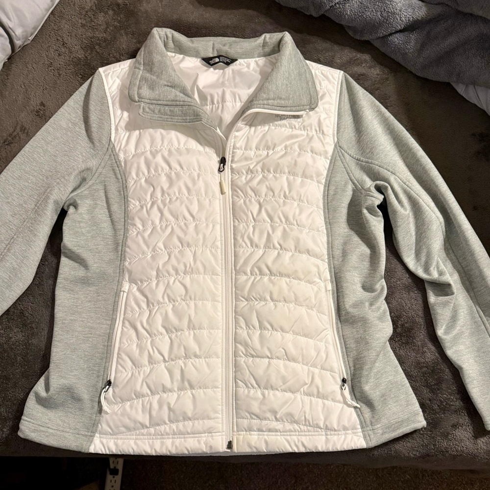 The North Face Women's White and Light Gray Puffer Jacket